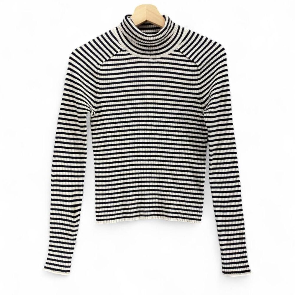 Universal Thread Cream & Black Ribbed Knit Turtleneck Sweater. XL.